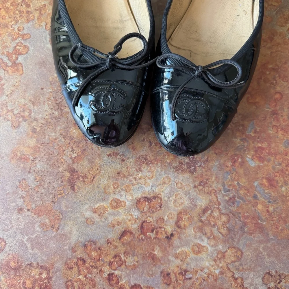 Chanel Black Patent Leather Ballet Flats with Bow 38 - Picture 14 of 15